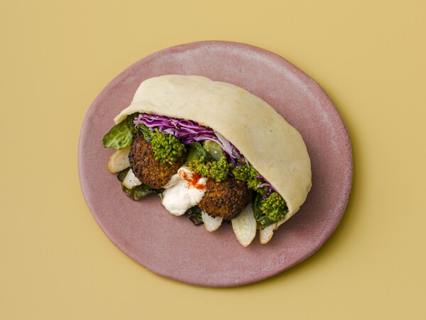 THE STANDARD BAKERS TOKYOの「春野菜のファラフェルサンド」