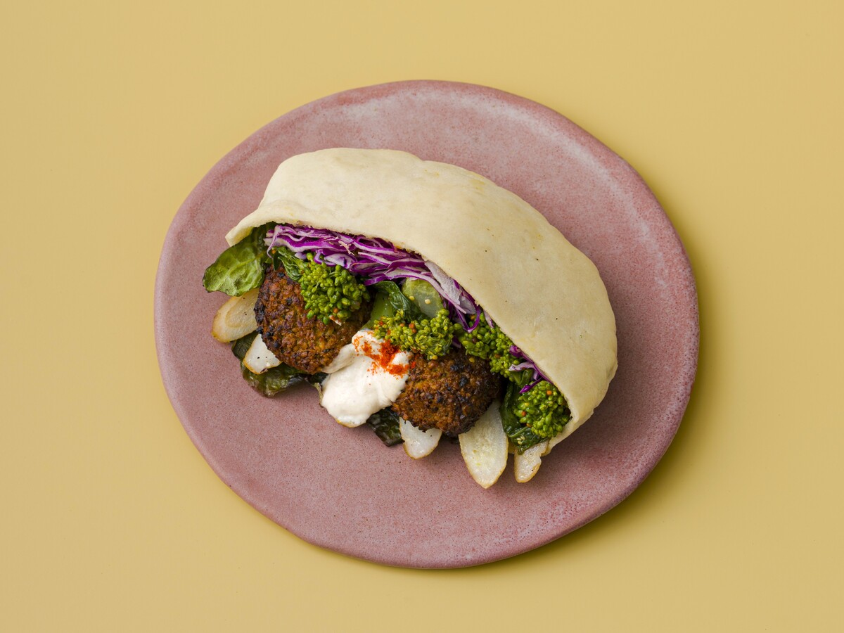 THE STANDARD BAKERS TOKYOの「春野菜のファラフェルサンド」