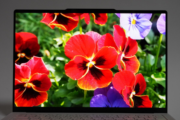 「Yoga Slim 7i Ultra Gen 11 Aura Edition」実機レビュー