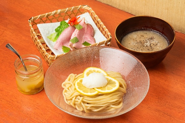 「レモン豚骨つけ麺」(1200円)