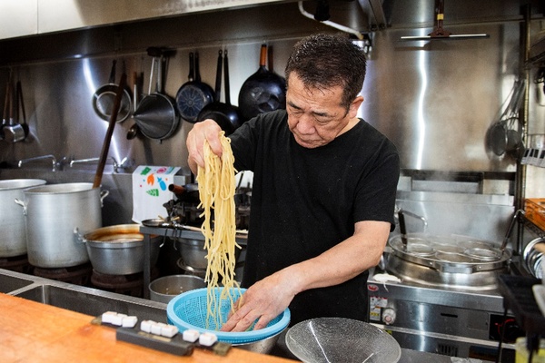 店主の福田三智男さん