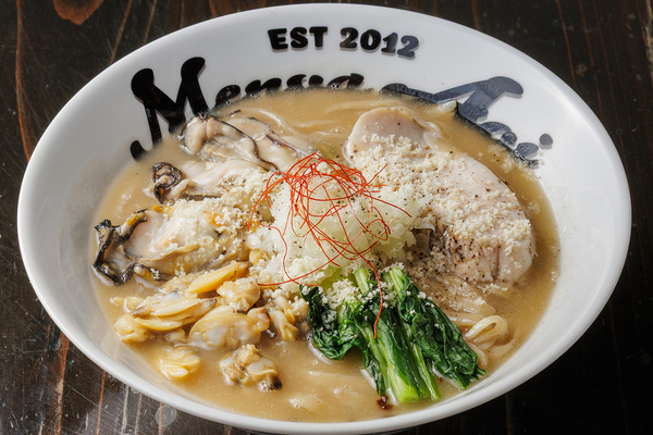 山形県の人気店「麺屋葵」が放つ唯一無二の一杯！貝の旨味を贅沢に楽しむ白湯ヌードル