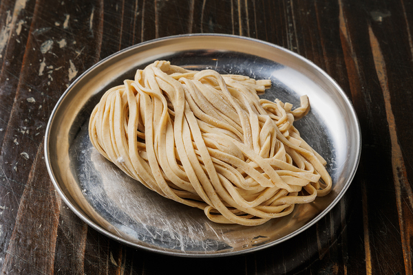 自家製平打ち麺が登場