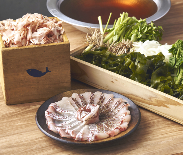 「出汁しゃぶおばんざい おかか」の「真鯛未来と鳴門生わかめの出汁しゃぶ」