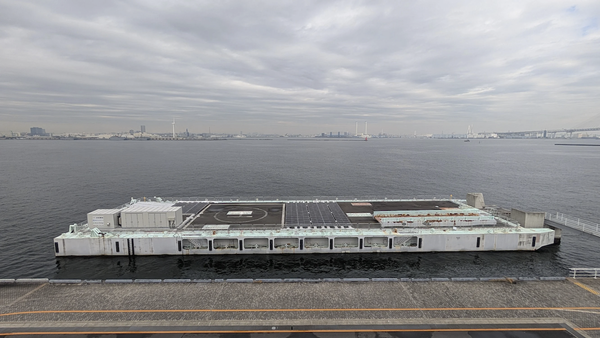 「洋上浮体型データセンター」の全景