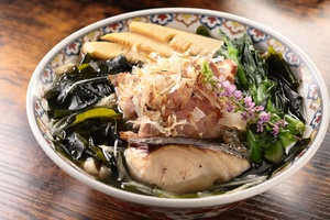 東海を代表する名店「麺乃はる」が考案！ 旬のサワラや新ワカメなどを駆使した、さわやかな潮そばに感嘆 
