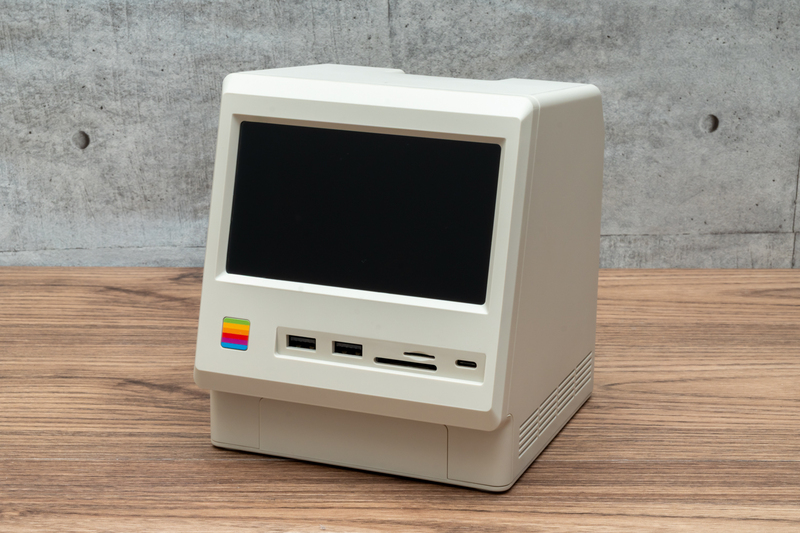 鉄板&旬パーツ】Mac miniが初代Mac風になるドッキングステーション 鉄板&旬パーツ】Mac miniが初代Mac風になるドッキングステーション