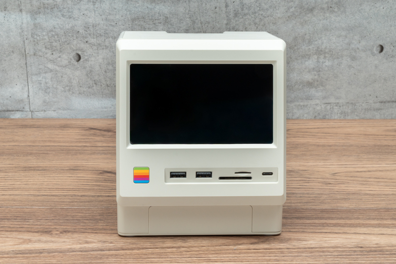 鉄板＆旬パーツ】Mac miniが初代Mac風になるドッキングステーション