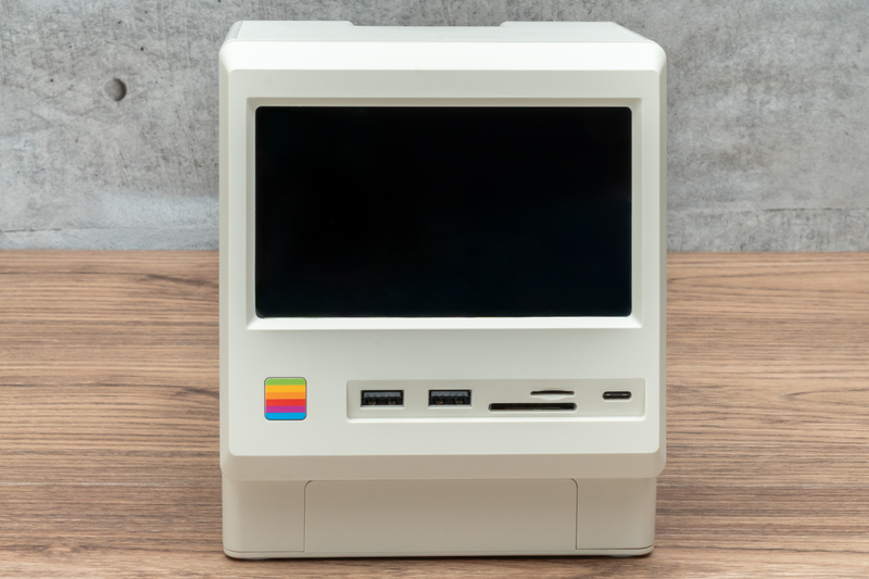 鉄板＆旬パーツ】Mac miniが初代Mac風になるドッキングステーション