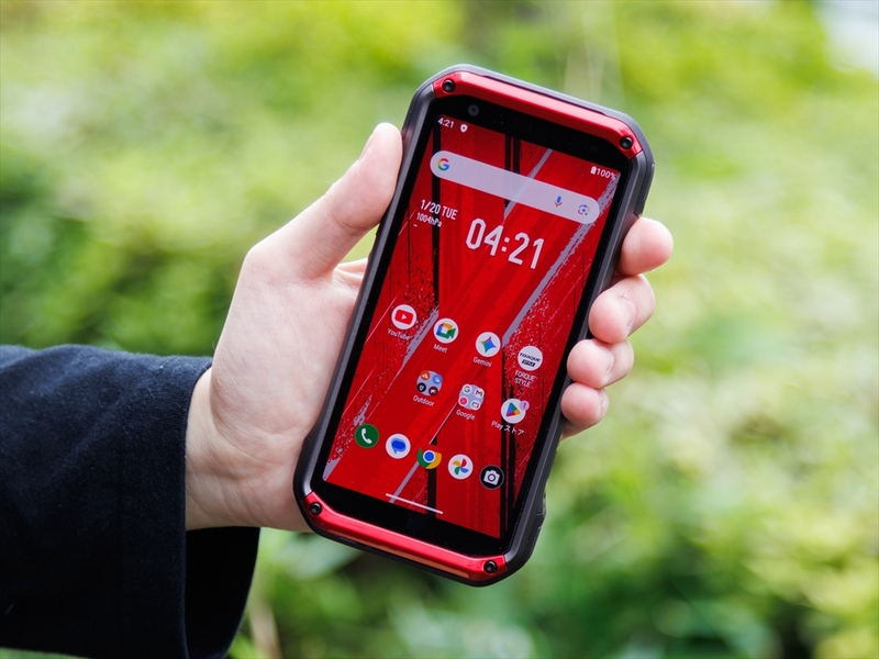 ガチな伝説多数の頑丈スマホがさらに超進化。この外観とゴツさ