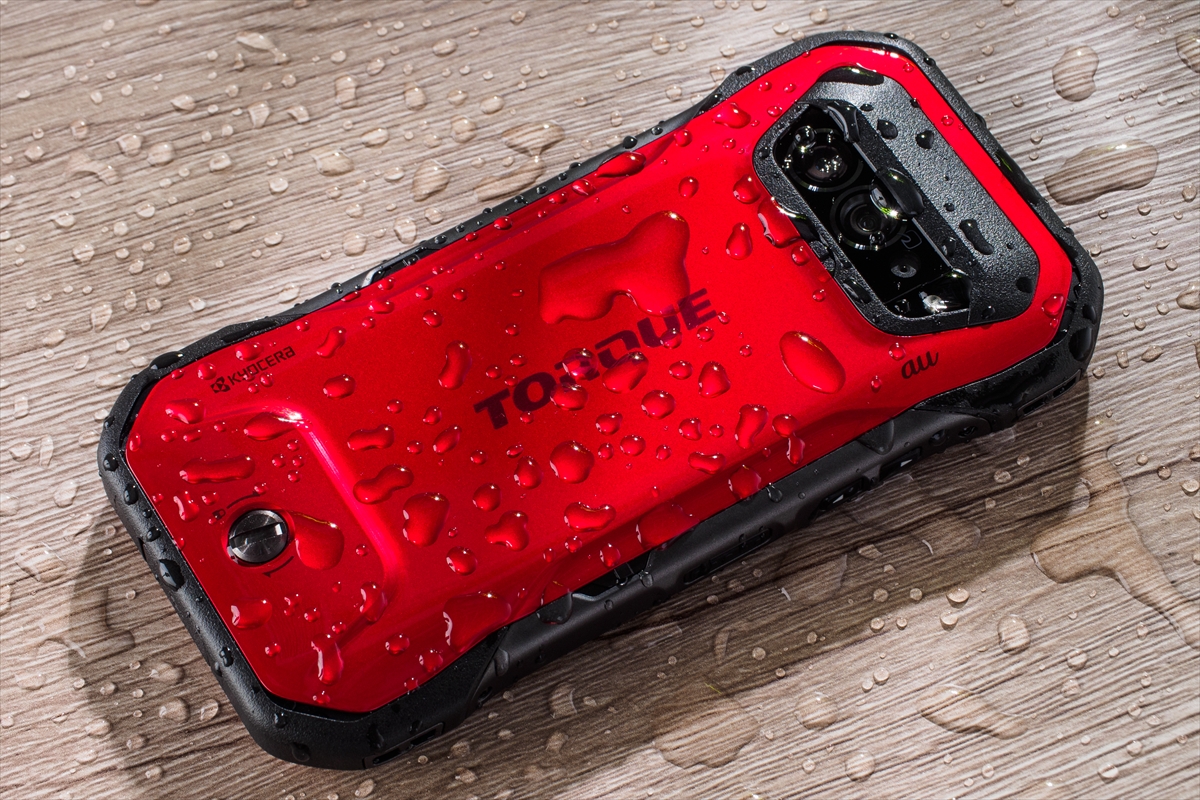 ガチな伝説多数の頑丈スマホがさらに超進化。この外観とゴツさ、あらためて最高でしょ！