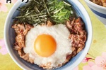 がっつり4種！「月見とろろカルビ丼」ジューシー肉×とろろで間違いない
