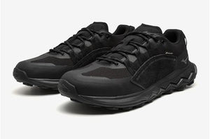 “雨の日に履く靴がない”を解決。ゴアテックスだけじゃない、滑りにくさと安定性まで備えたミズノのシューズがセール中！