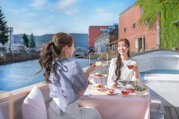 小樽運河をクルージングしながらアフヌン!?街並みも桜も楽しめて満足度高い欲張り旅【札樽自動車道 小樽ICから約2km】