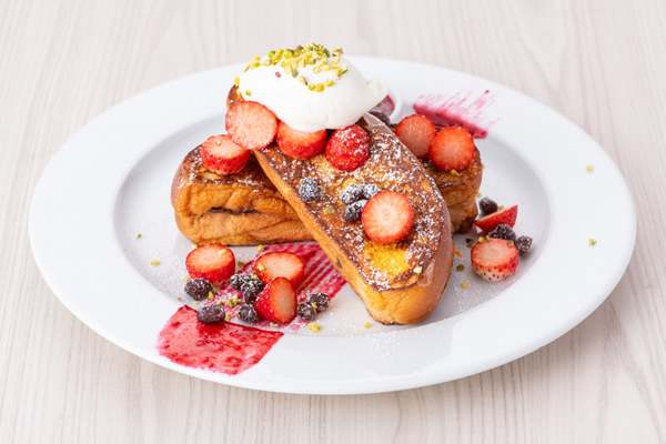 甘いのもいいしガッツリもいい…小倉あんのフレンチトーストと肉とチーズのホットサンド、どっちも食べたい！