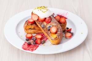 甘いのもいいしガッツリもいい…小倉あんのフレンチトーストと肉とチーズのホットサンド、どっちも食べたい！