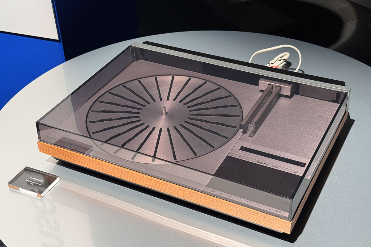ASCII.jp：Bang & Olufsen、創立100周年を記念した展覧会を表参道で開催