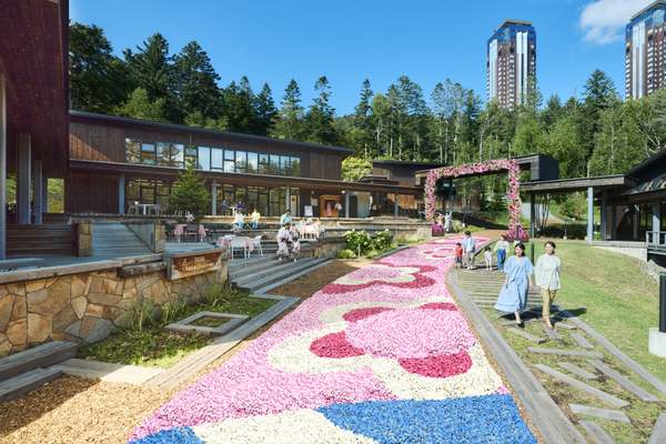 北海道リゾナーレトマムが花に包まれる春イベント「花咲くトマム」【道東自動車道 トマムICから約7km】