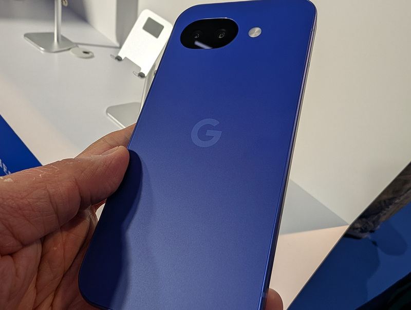 Pixel 10aが9aと同じ7万9900円で発売！ 日本限定色の濃いブルーもいい
