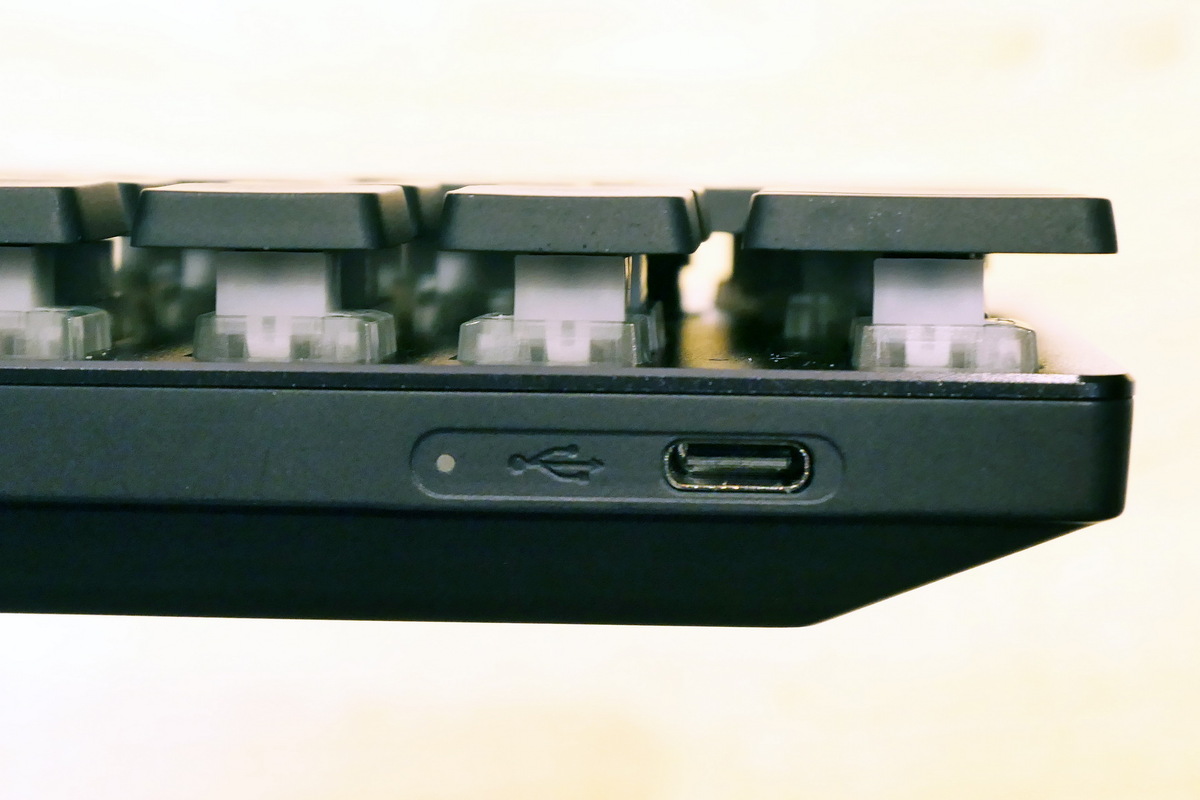 世界最速入力キーボード「FMV Keyboard X」