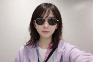 見た目は完全にただのメガネ、でも音楽聞けて通話・録音もできるよ