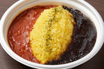 ロックフェスコラボ！赤×黒カレー、ファミマ関東限定で登場