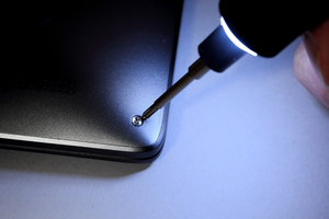 精密ネジ、締めすぎてない？ 自動で止まる電動ドライバーのありがたみ