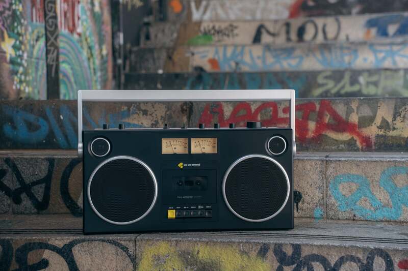 カセットもBluetoothもこれ1台 “令和のラジカセ”が本気すぎる