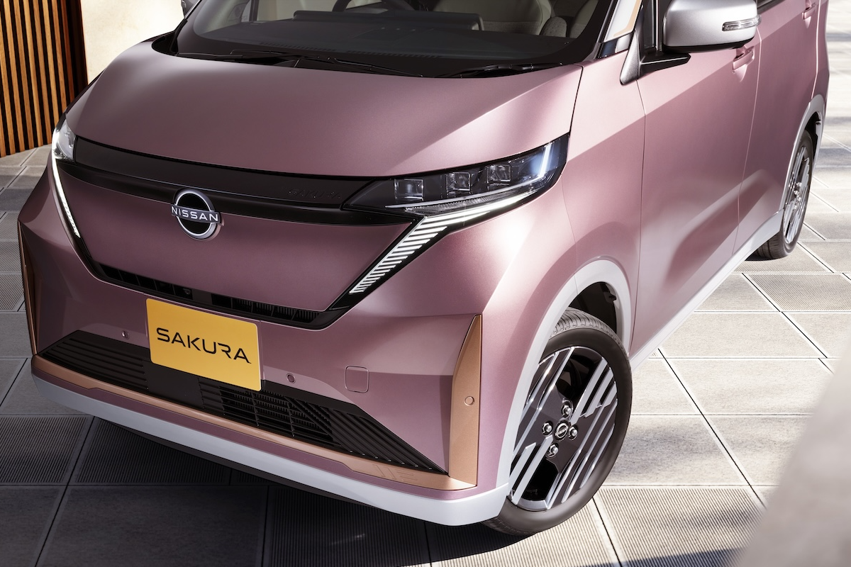 ASCII.jp：日産「サクラ」ついに顔変わる！ 新デザイン先行公開で“軽EV