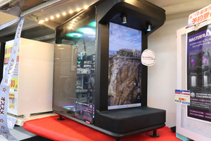 PCケースはついにここまで!? 液晶＆スポットライト付きステージを搭載。これで究極のMy推しPCを作ろうぜ！：パソコン工房 大阪日本橋店