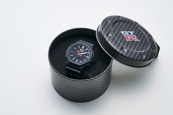 GT-R×G-SHOCK第7弾きた！ “鉄仮面”ミニカーも登場！ 日産グッズ115点が