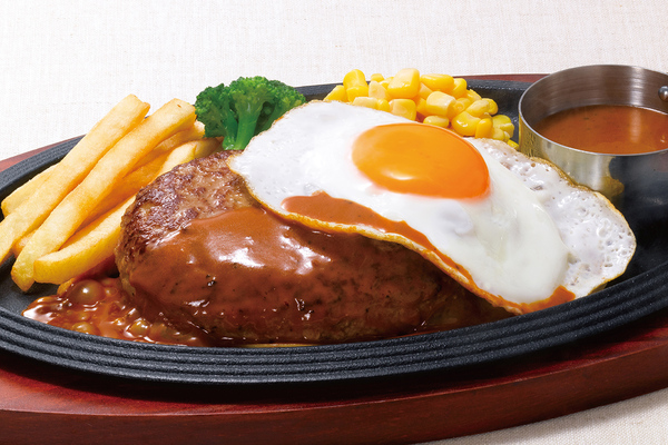 ロイホ、18年目の「黒×黒ハンバーグ」が進化！「食べたい…」としか出てこない