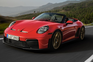 911 GT3がついに屋根を開けた！ ポルシェ新型GT3 S/Cは軽さと6MTに振り切った1台