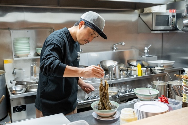 「味噌らーめん ことぶき」の店主・日野隆太さん