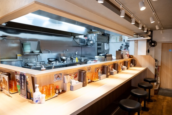 2023年オープンの清潔感がある店舗