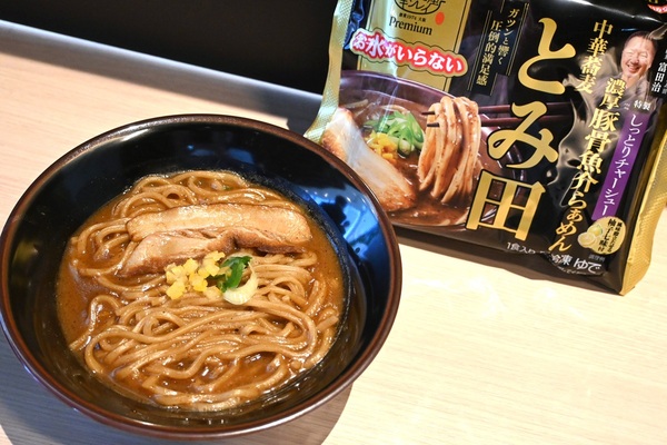 とみ田監修「濃厚豚骨魚介らぁめん」400円台の冷凍で登場！ｻﾞﾗﾘ濃厚