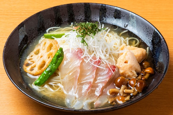旨味・酸味・清涼感が重なる唯一無二の味わい！茨城の新星「らーめん 志ん海」の真鯛の冷やしそばで夏を先取り