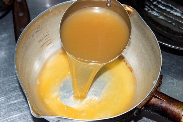 ほぼ真鯛100%スープ。臭みはなく、上品な旨味がギッシリ