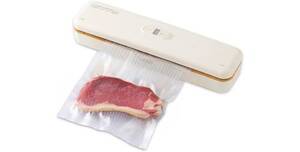 まとめ買いの肉、そのまま冷凍してない？ 小分けしてムダなく使い切れる真空パック機が4,000円台