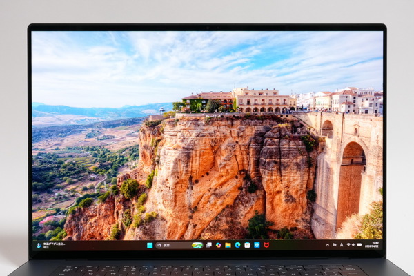 Dellのフラッグシップノート「XPS16」実機レビュー