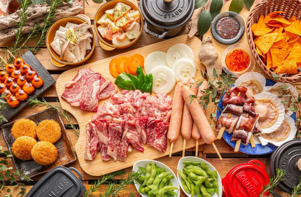 新宿駅前に屋外BBQ「URBAN EARTH BBQ 新宿Flags店」開店