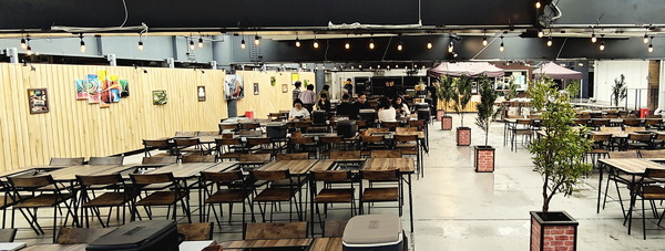 新宿駅前に屋外BBQ「URBAN EARTH BBQ 新宿Flags店」開店