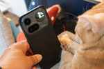 ロンドン発の透けるスマホ「Nothing Phone (4a) Pro」日本上陸！ 望遠カメラが猫撮影に最高だった