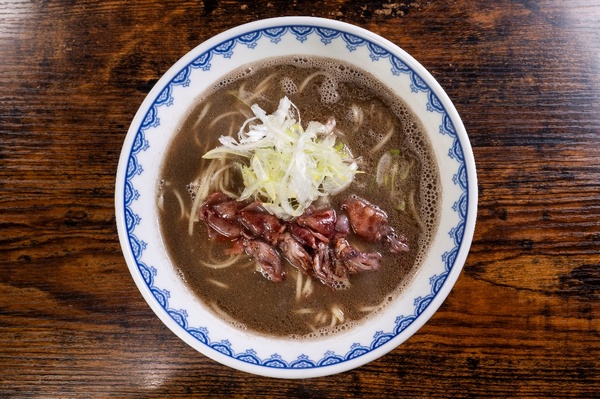 「春を感じるホタルイカの味噌ラーメン」(2000円)