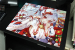段差を感じない極薄1mmガラス。美麗イラストも映えるマウスパッド「ULTRAPAD 稲荷」：PCワンズ