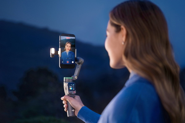 DJIが「Osmo Mobile 8P」を発表