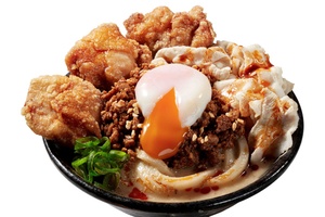 総重量1kgの破壊力よ…！肉マシマシの「爆担々うどん」全国で発売