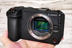 発表会速報：キヤノンが最強動画ミラーレスカメラ「EOS R6 V」と凝りすぎパワーズーム「RF20-50mm F4 L」を発表したので触ってきた