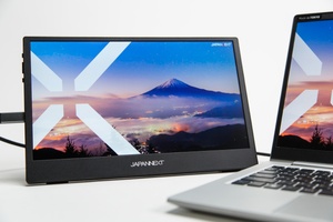 2万1980円のキックスタンド付き11.6型WQHDモバイルディスプレー、すごく安いけど買っても大丈夫？