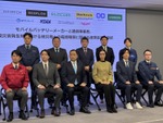 スマホの“充電難民”を救う！ バッテリーメーカー7社と通信キャリア4社が災害時の被災地電源確保で連携協定
